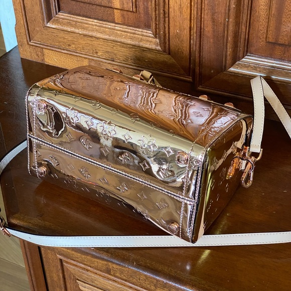 NWT Michael Kors Mirrored lg duffle bag rose gold - Picture 3 of 8